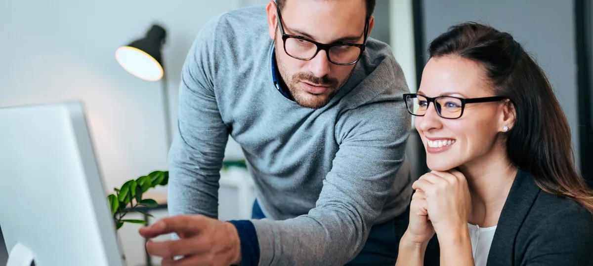 Colleagues-looking-at-computer-screen